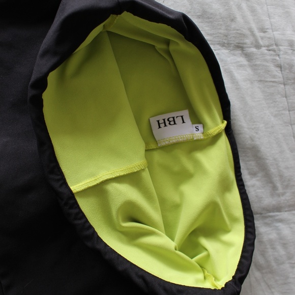 Black tennis skirt with lime green spandex - Picture 4 of 5
